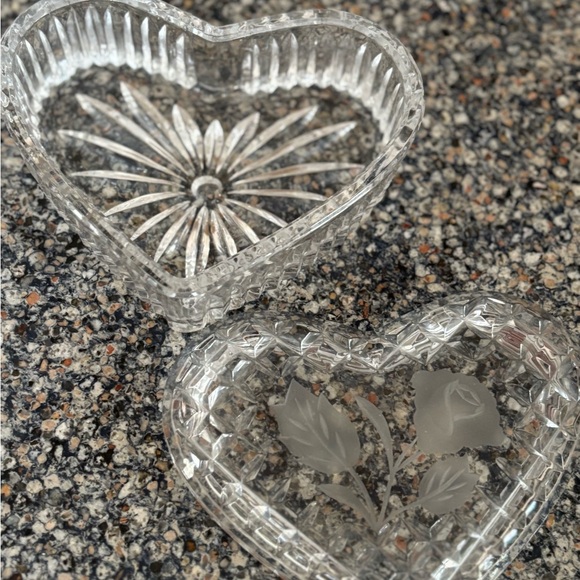 Heart-Shaped Crystal Candy Box - Picture 3 of 8